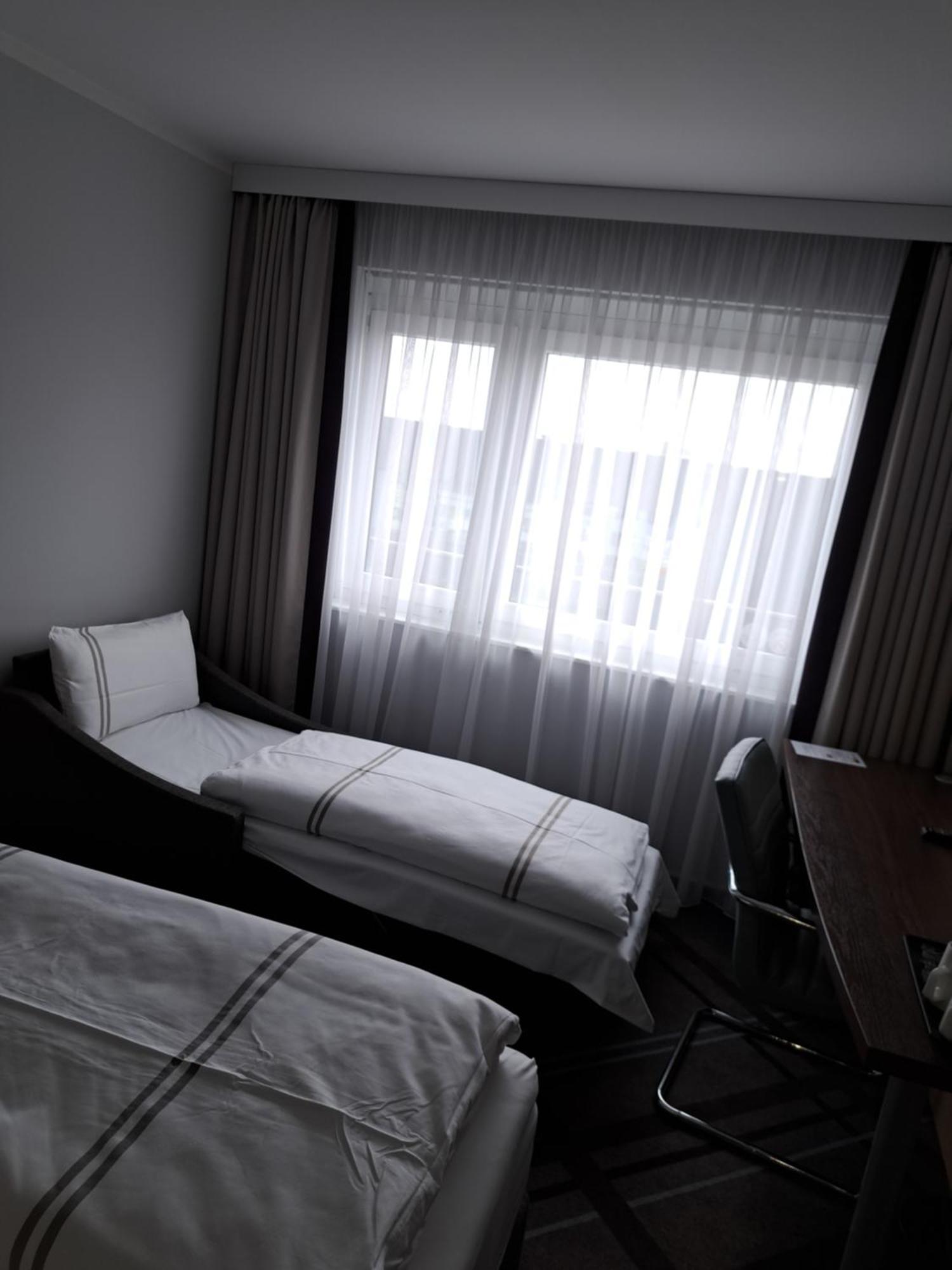 Premier Inn Stuttgart Airport Leinfelden-Echterdingen Phòng bức ảnh